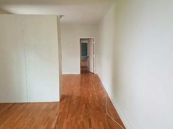 4th image of 3911 Franklin Ave