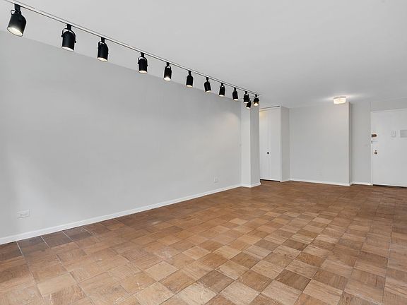 4th image of 1461 1st Ave #10N