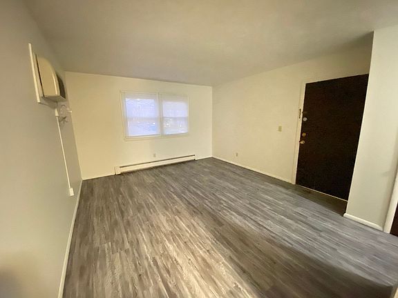 2nd image of 1106 N McLean St Unit 4