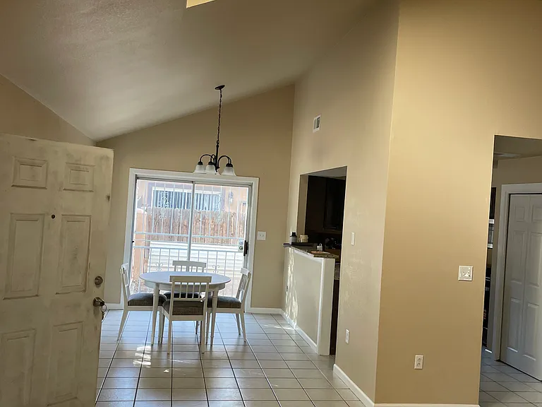 1022 Los Puentes Dr SW — Photo 2