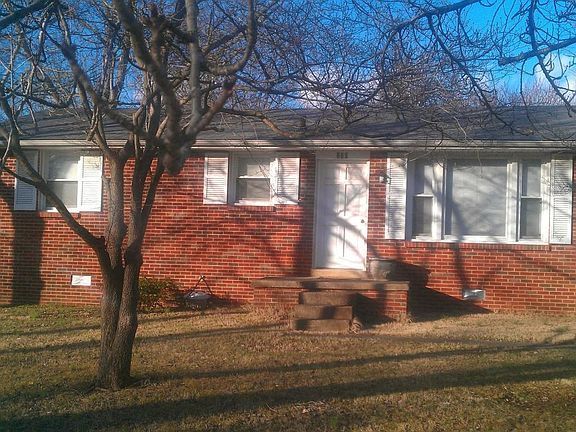 3rd image of 220 Oak Dr