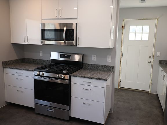 4th image of 2022 E Saratoga St