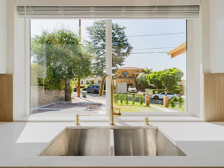 1079 E Elmwood Ave — Photo 19