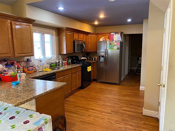 2nd image of 27 Deepdale Dr