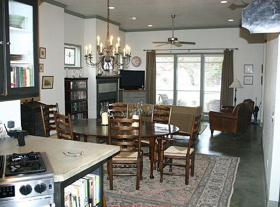 5th image of 505 W Centre St