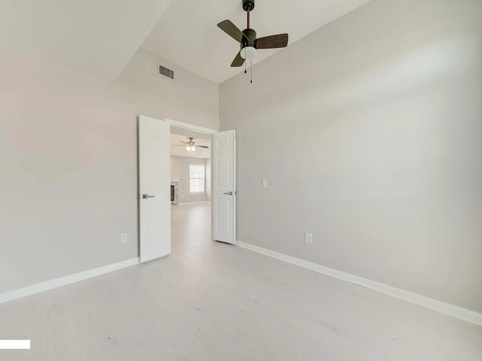 5 bed, 1800 sqft, $2,300 — Photo 4