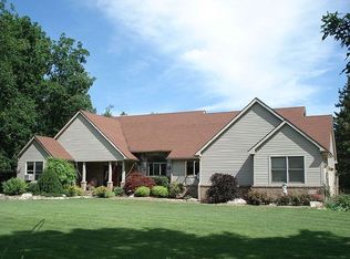 10918 Rushton Rd, South Lyon, MI 48178