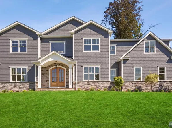 2 Goodhill Ct, Caldwell, NJ 07006