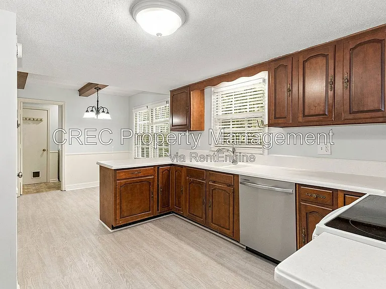 321 Shaftesbury Ln — Photo 42