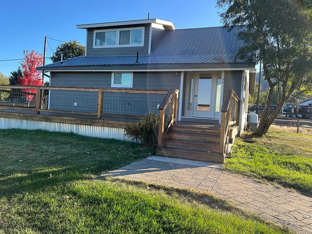 3 bed, 1800 sqft, $1,800 — Photo 1