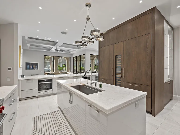 7474 NE Bay Cove Ct — Photo 40