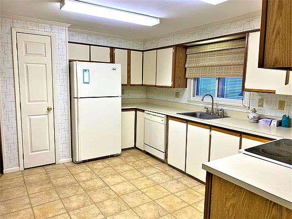 2nd image of 2 Dogwood Cir #89