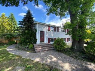 61 Fireside Ln, East Setauket, NY 11733