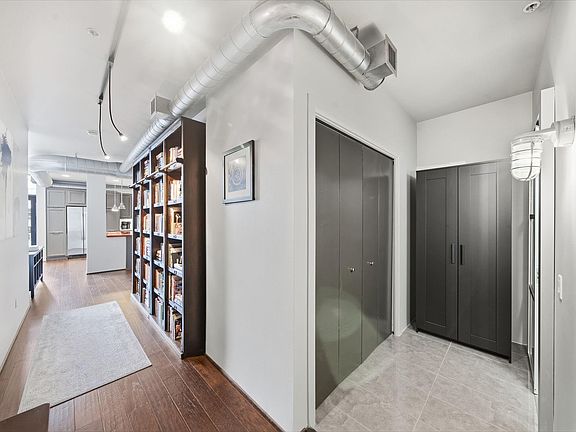 5th image of 1005 S Shepherd Dr APT 818