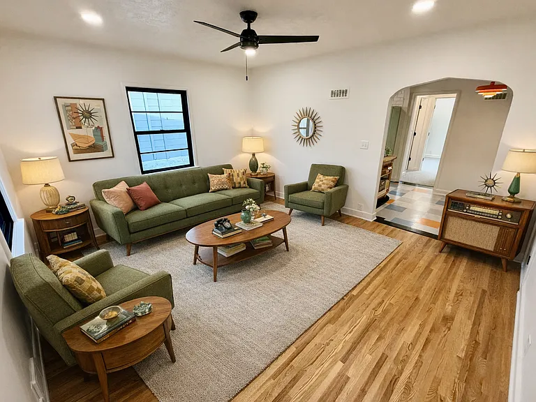 1015 W 9th St #3 — Photo 4