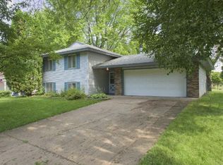 1083 Whitney Dr, Apple Valley, MN 55124