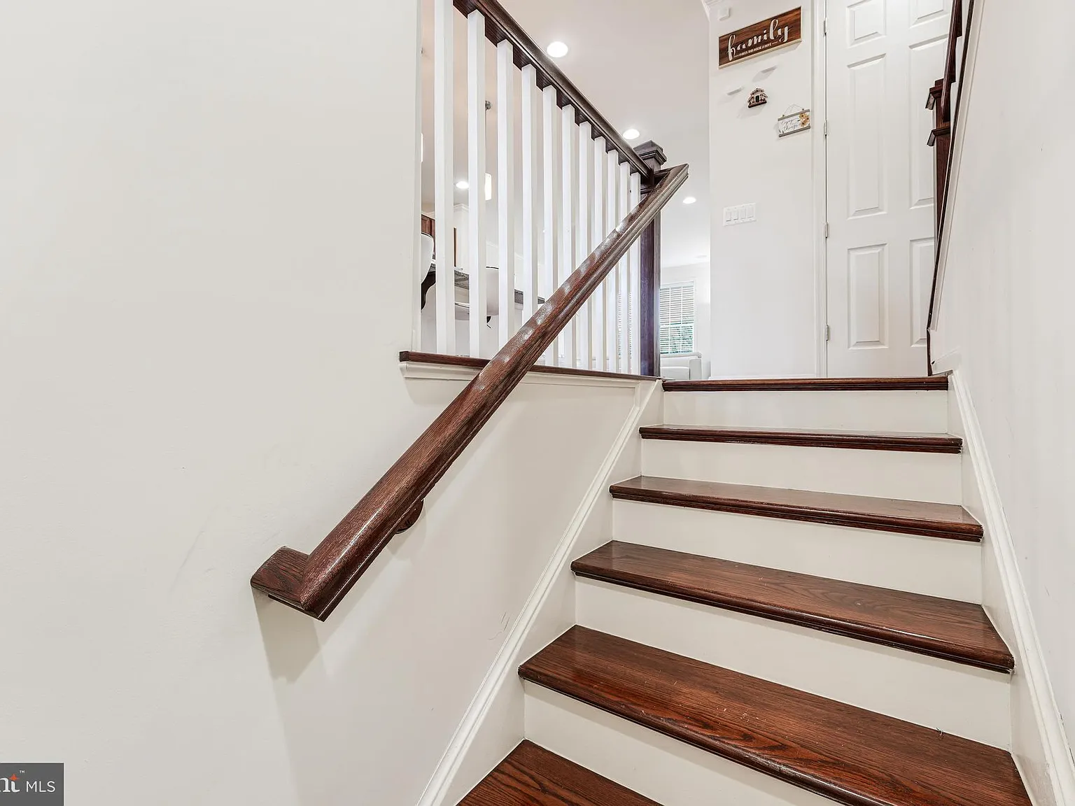 3 bed, 4.0 bath, 3138 sqft, $3,650 — Photo 2