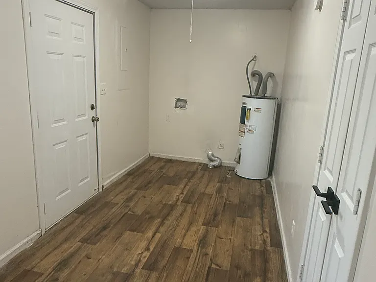 Log Cabin Cir — Photo 7