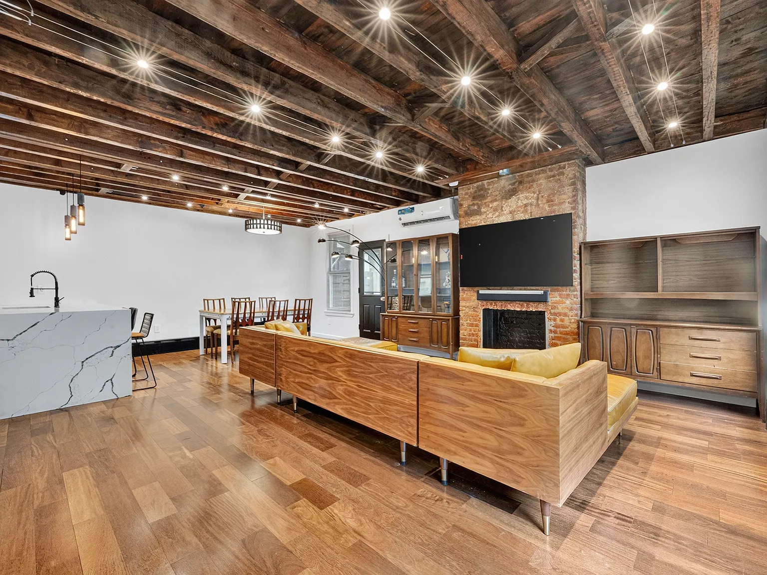 55 Mcguinness Boulevard — Photo 4