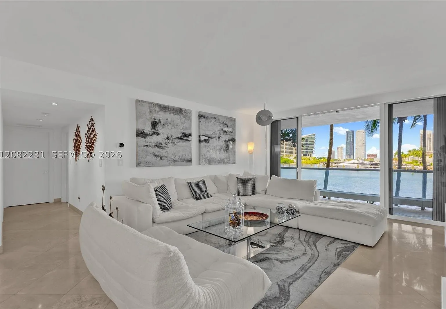 3 bed, 3.0 bath, 2160 sqft, $10,000 — Photo 3