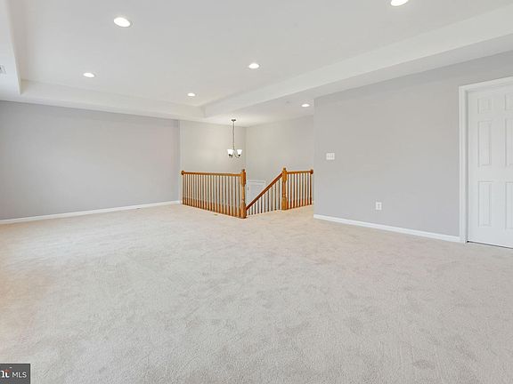 4th image of 42471 Greenside Dr