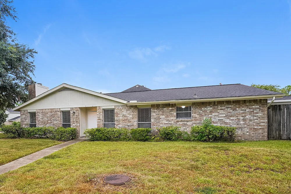 3 bed, 2.0 bath, 1708 sqft, $2,025 — Photo 3