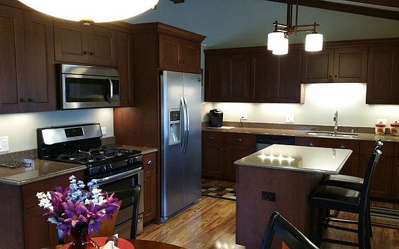 3rd image of 218 Lilac Ln