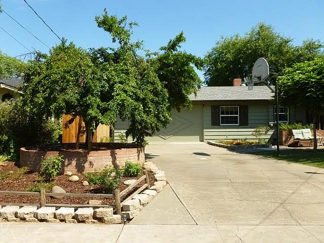 1667 Hooker Oak Ave photo 1