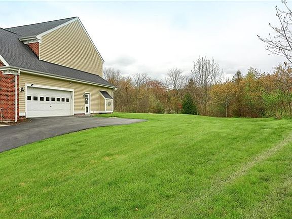 3rd image of 305 Apricot Ct
