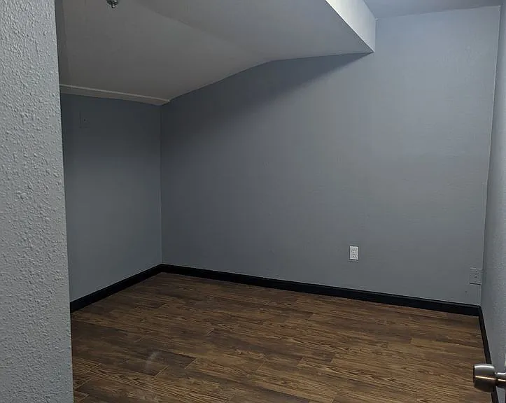 105 E Adoue St #1 — Photo 5