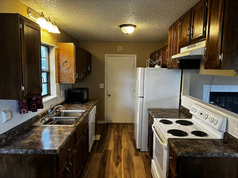 5702 Kentford Cir — Photo 18