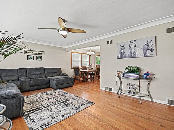 3rd image of 901 Brookwood St