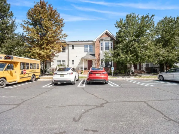 263 Pinelli Dr, Piscataway, NJ 08854