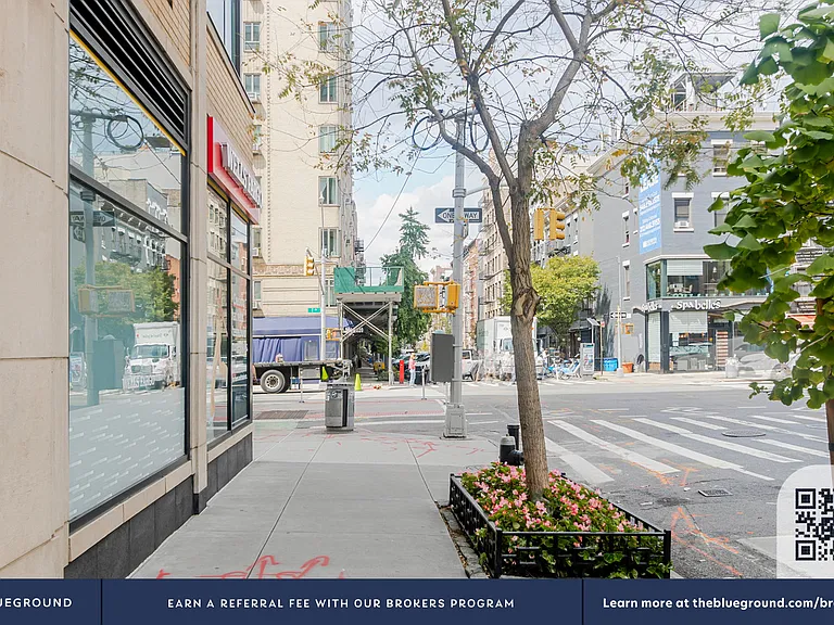 180 W 20th St #14H — Photo 36