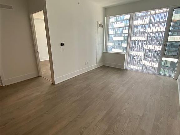 4th image of 470 Front St W #1210