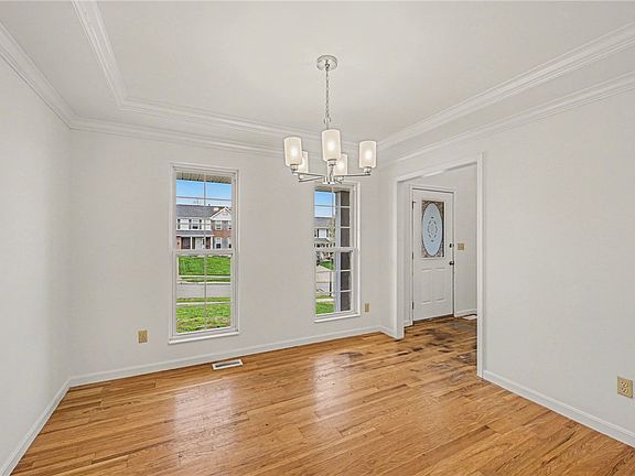 4th image of 236 Triple Crown Dr
