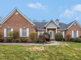 233 Stone Castle Ln, Powell, TN 37849