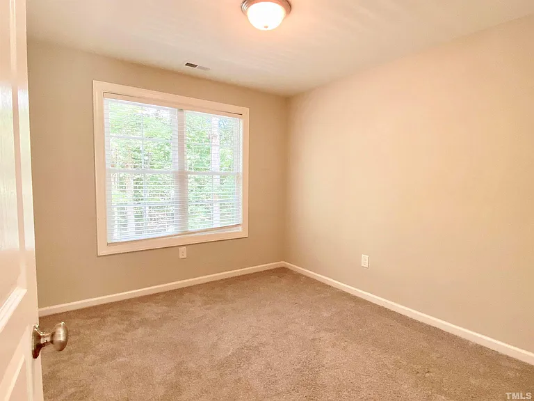 207 Lake Dr — Photo 25