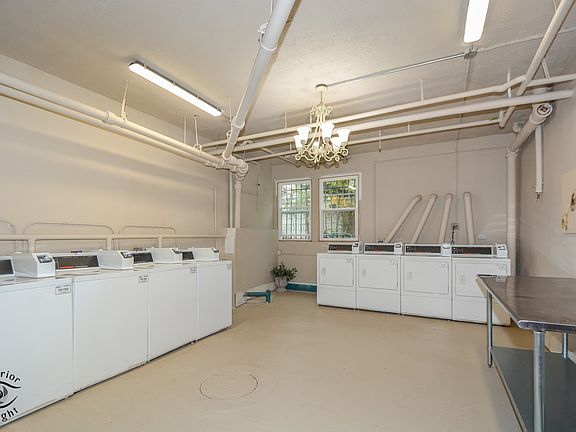 5th image of 5326 N Winthrop Ave #607
