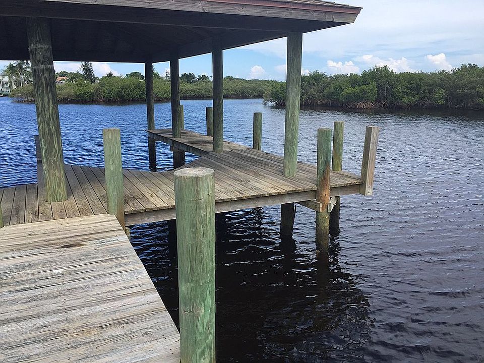 Boat house ..