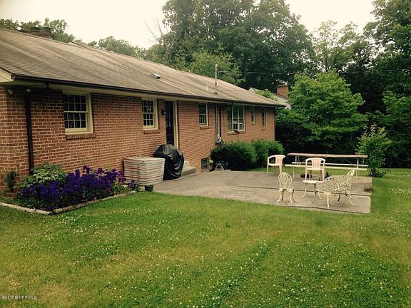 5th image of 490 Dogwood Ln