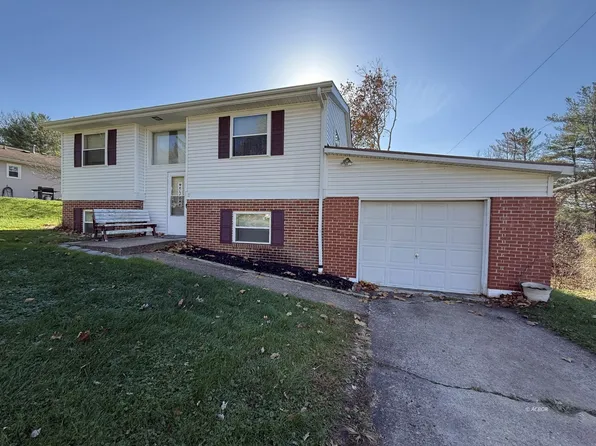 17 Andover Rd, Athens, OH 45701