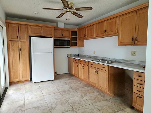 3rd image of 106 Stephanie Dr