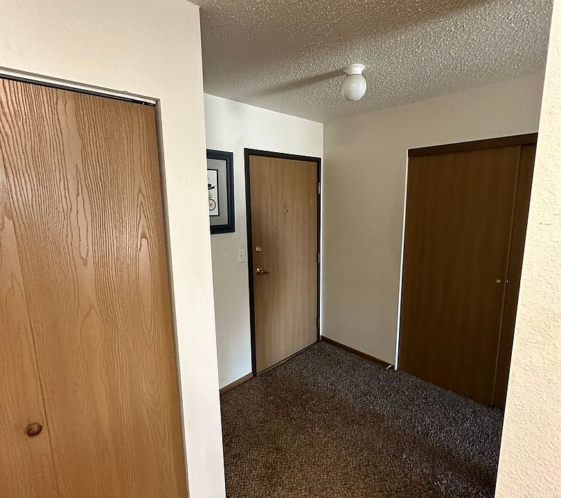 B12 125 6th St SW Barnesville MN Zillow