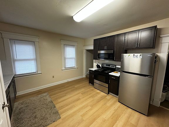 3rd image of 47 W Oakland Ave