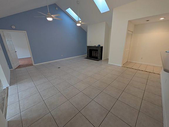 4th image of 108 N Lake Cir