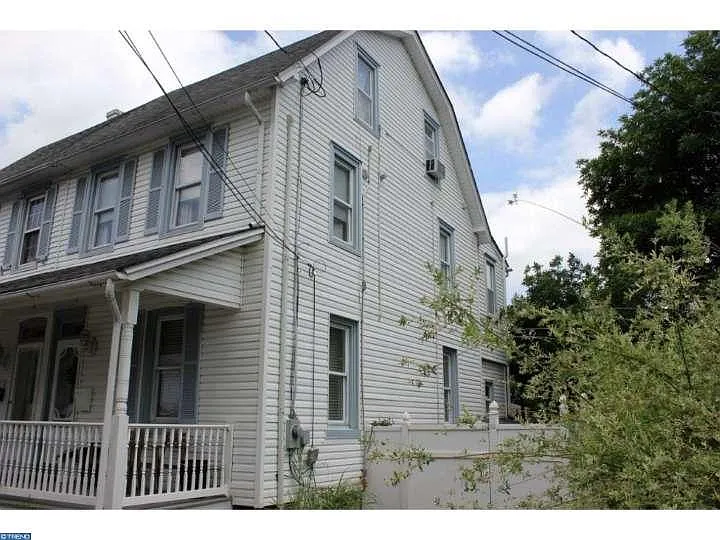 229 Marshall St photo 1