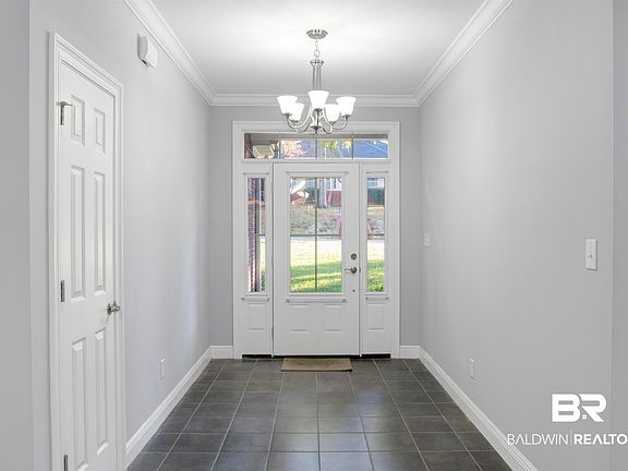 3rd image of 10 Lackawanna Ct