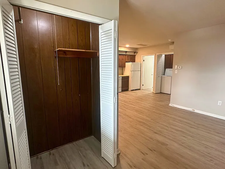 321 W Main St #B — Photo 4