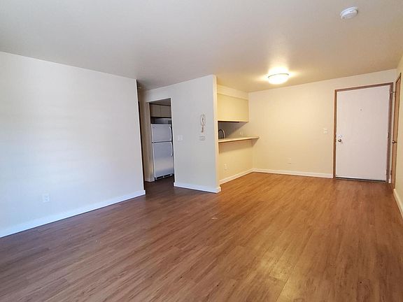 5th image of 4830 Fauntleroy Way SW #309